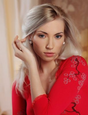 Лола, 22 лет — минет в машине